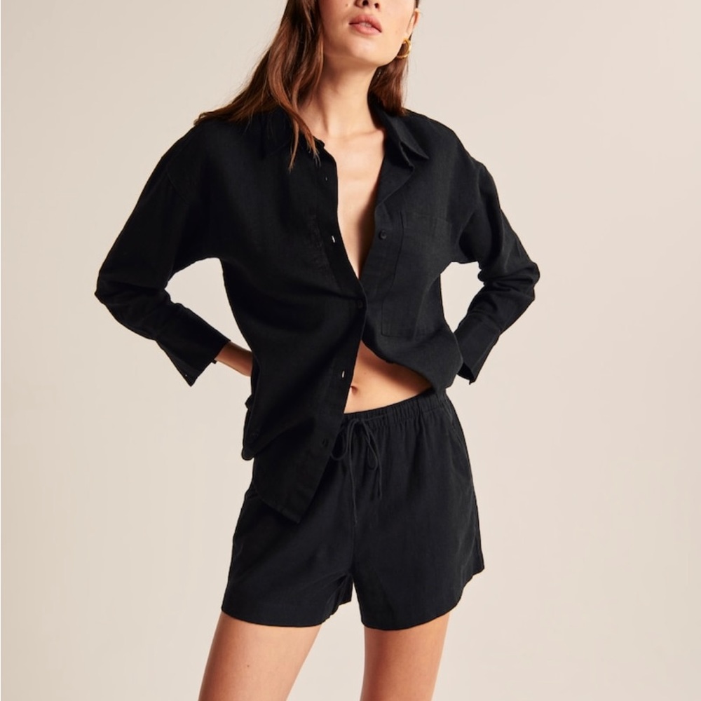 ABERCROMBIE & FITCH // LINEN BLEND PULL-ON SHORT // BLACK // XS